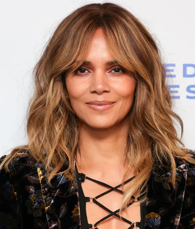 honey-brown hair ideas halle berry: a photo of halle berry' fetchpriority='auto' title='30 Honey-Brown Hair Ideas According to Hairstylists