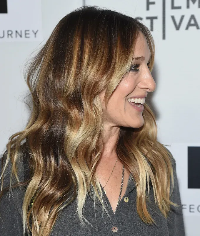 honey-brown hair ideas sarah jessica parker: photo of sarah jessica parker' fetchpriority='auto' title='30 Honey-Brown Hair Ideas According to Hairstylists