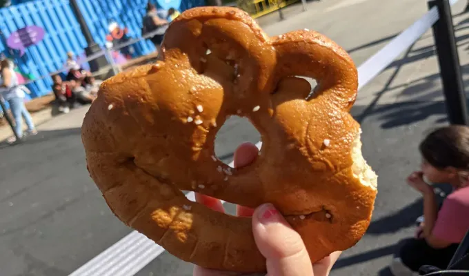 sesame place review playground elmo pretzel' fetchpriority='auto' title='No Matter How Many Theme Parks I Visit I’m Convinced Sesame Place Is the Most Underrated—Here’s Why