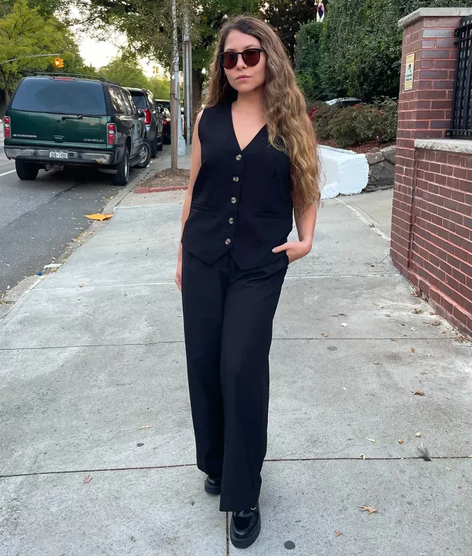 stephanie maida monochrome pleated pants' fetchpriority='auto' title='5 Rules for Wearing Wide-Leg Pleated Pants as a Petite According to a 5’ 1 Editor and a Stylist