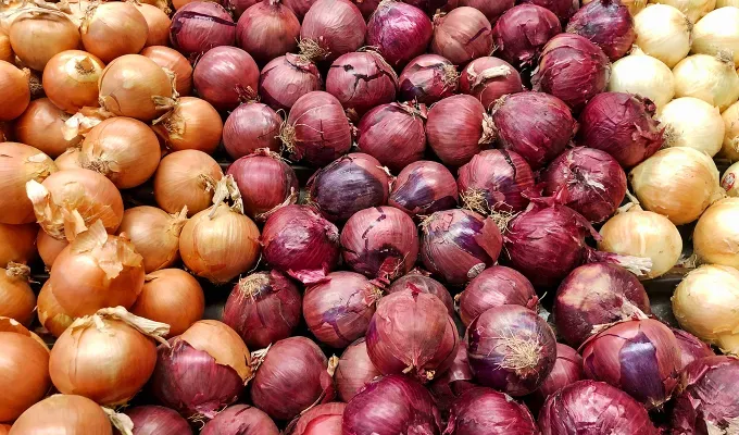 what are the cheapest vegetables?: red yellow and white onions' fetchpriority='auto' title='What Are the Cheapest Vegetables? 11 Produce Options That Are the Best Bang for Your Buck