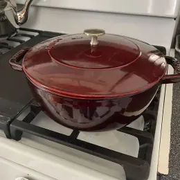 10 Brands Like Le Creuset (Because You Love a Pretty Dutch Oven but Aren’t Made of Money) 10 Brands Like Le Creuset (Because You Love a Pretty Dutch Oven but Aren’t Made of Money)