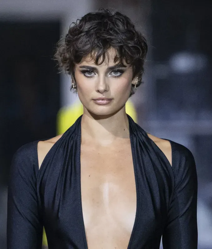 bixie haircut a photo of taylor hill rocking a choppy bixie' fetchpriority='auto' title='The Bixie Cut Is Trending This Fall—Here’s Everything You Need to Know According to Hairstylists