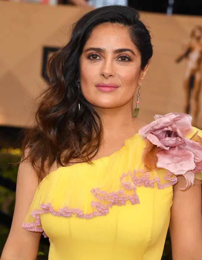 Short Haircuts for Women Over 50 Salma Hayek' fetchpriority='auto' title='The 35 Best Short Haircuts for Women Over 50 According to Stylists