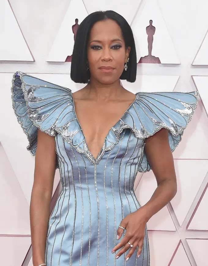 Short Haircuts for Women Over 50 Regina King' fetchpriority='auto' title='The 35 Best Short Haircuts for Women Over 50 According to Stylists