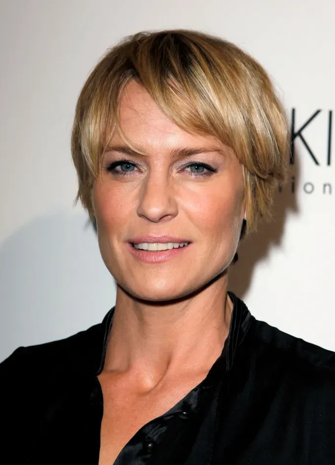 Short Haircuts for Women Over 50 Robin Wright' fetchpriority='auto' title='The 35 Best Short Haircuts for Women Over 50 According to Stylists
