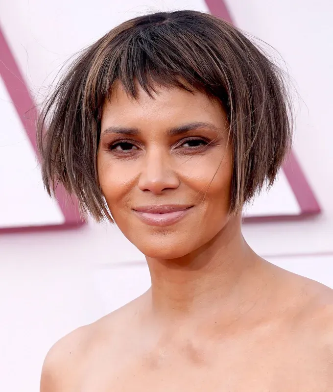a photo of halle berry wearing a micro apple cut' fetchpriority='auto' title='The 40 Best Short Haircuts for Women in 2025