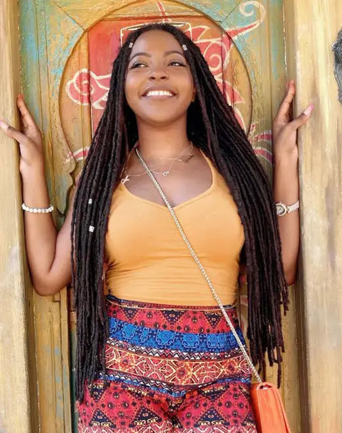 A textúra ölelésétől a darabolásig: 7 nő osztja meg a természetes haj útját