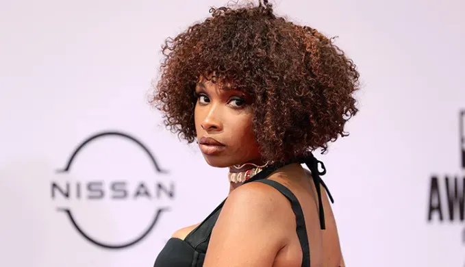 haircuts for square faces jennifer hudson' fetchpriority='auto' title='38 Flattering Haircuts for Square Faces According to Experts