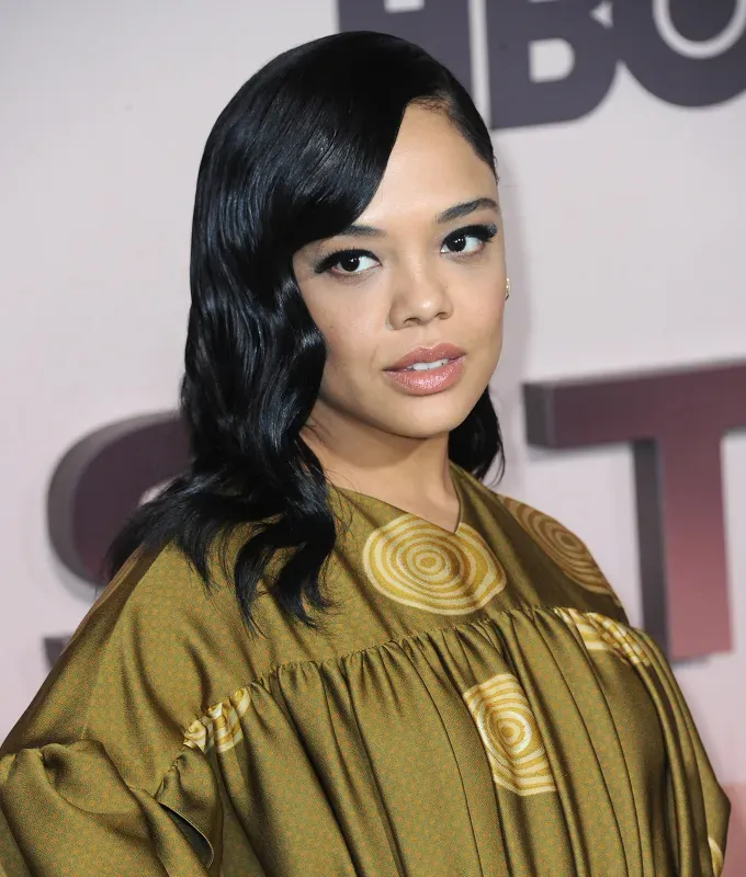 Haircuts for Square Faces Tess Thompson' fetchpriority='auto' title='38 Flattering Haircuts for Square Faces According to Experts