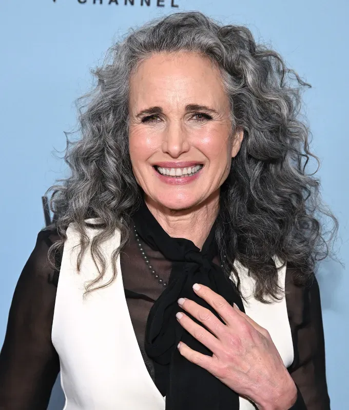 gray blending for dark hair custom blending' fetchpriority='auto' title='How to Achieve Gray Blending for Dark Hair According to Hairstylists