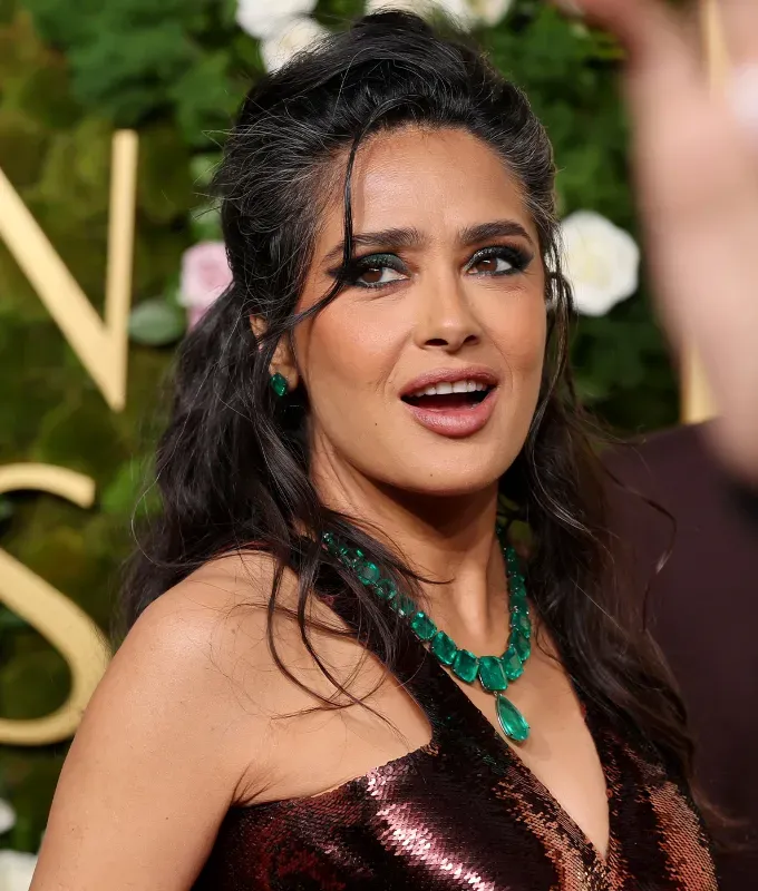 gray blending for dark hair subtle blending' title='How to Achieve Gray Blending for Dark Hair According to Hairstylists