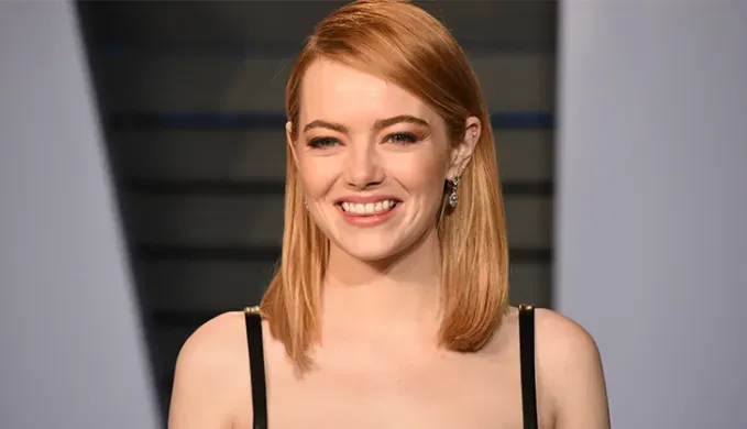 most flattering haircuts for oval faces emma stone' fetchpriority='auto' title='The 36 Most Flattering Haircuts & Hair Styles for Oval Faces
