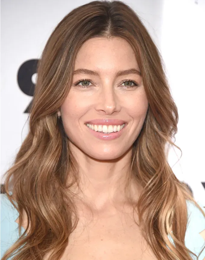 most flattering haircuts for oval faces jessica biel' fetchpriority='auto' title='The 36 Most Flattering Haircuts & Hair Styles for Oval Faces