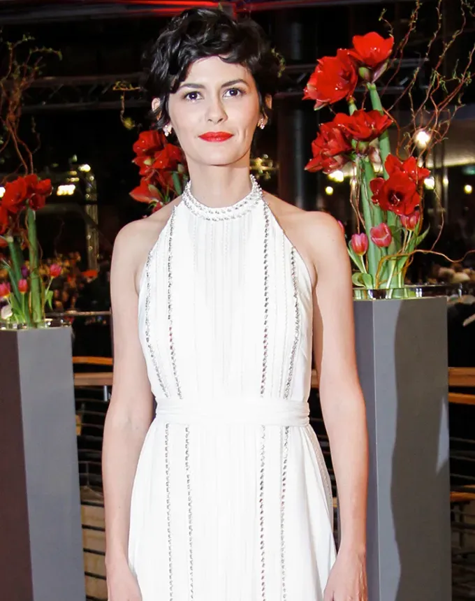 haircuts for oval faces curly pixie' fetchpriority='auto' title='The 36 Most Flattering Haircuts & Hair Styles for Oval Faces