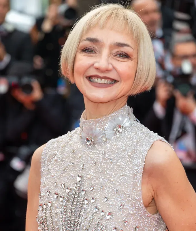 haircuts for oval faces: french bob' fetchpriority='auto' title='The 36 Most Flattering Haircuts & Hair Styles for Oval Faces