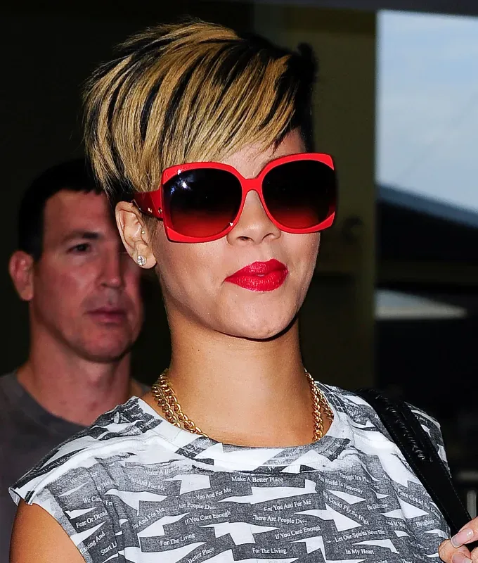 rihanna hairstyles blonde takeover' fetchpriority='auto' title='A Timeline of Rihanna’s Hairstyles From Pon De Replay to Fenty Beauty