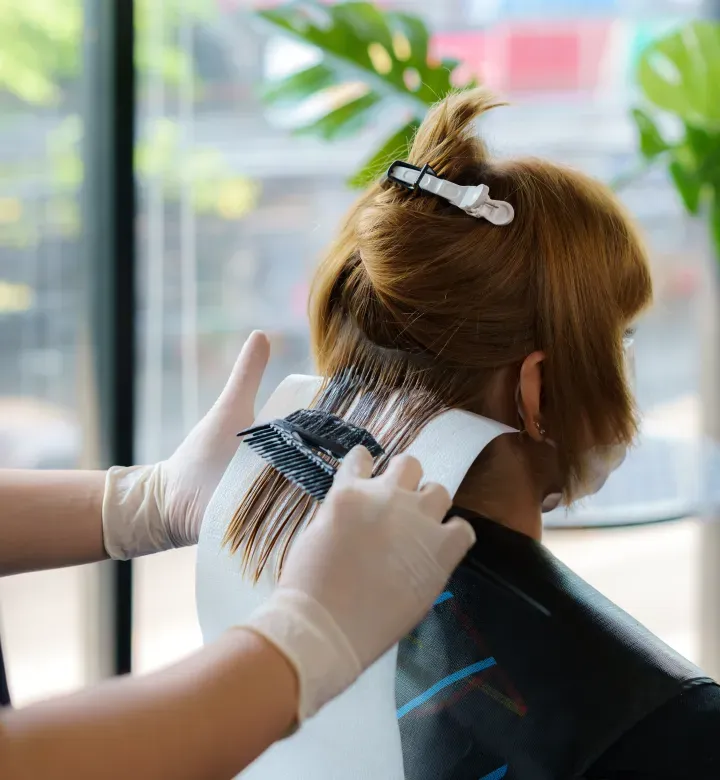 Pitäisikö minun pestä hiukseni ennen värjäämistä? Kahden kampaamisen mukaan tekemät ja eivät