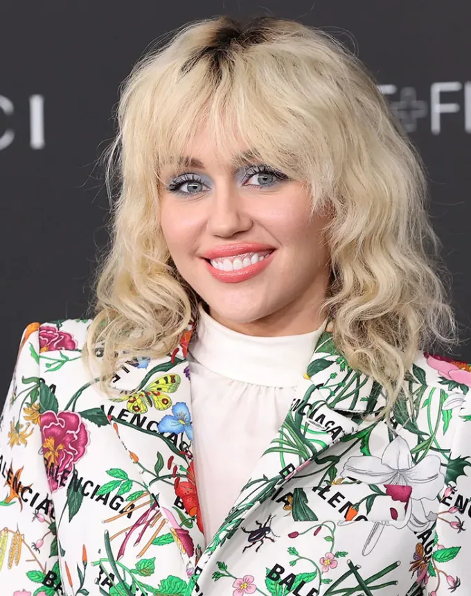 hairstyles for poofy hair shaggy cut' fetchpriority='auto' title='20 Hairstyles for Poofy Hair That Will Keep Frizz in Check This Summer