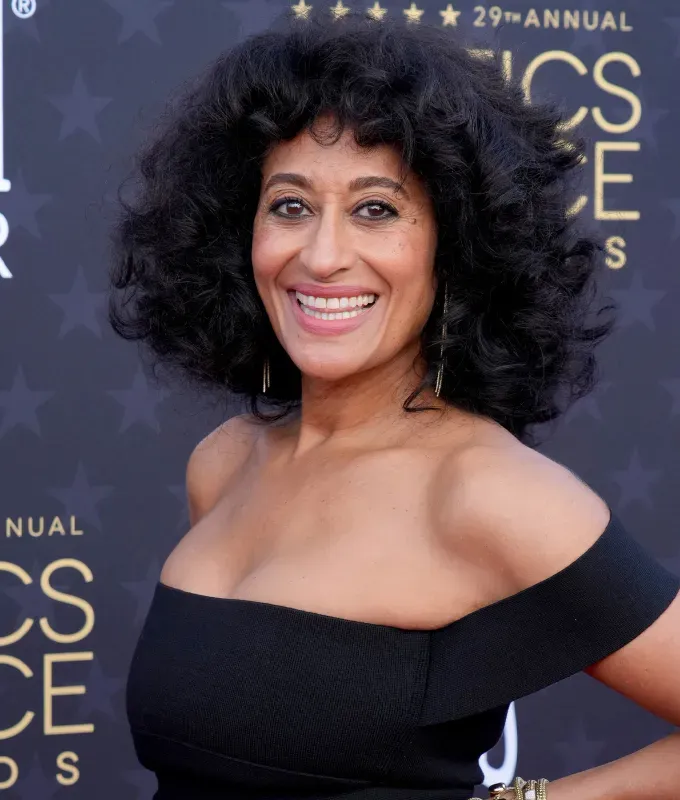 summer hair trends halo curls' fetchpriority='auto' title='25 Curly Bob Ideas to Inspire Your Next Haircut According to Top Hairstylists