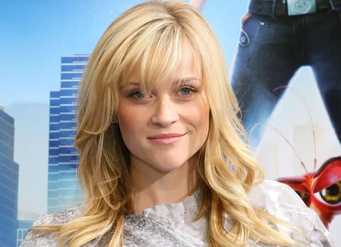 reese witherspoon hair 11' fetchpriority='auto' title='Reese Witherspoon Hairstyles: From Brunette Curls to Pixie Haircuts