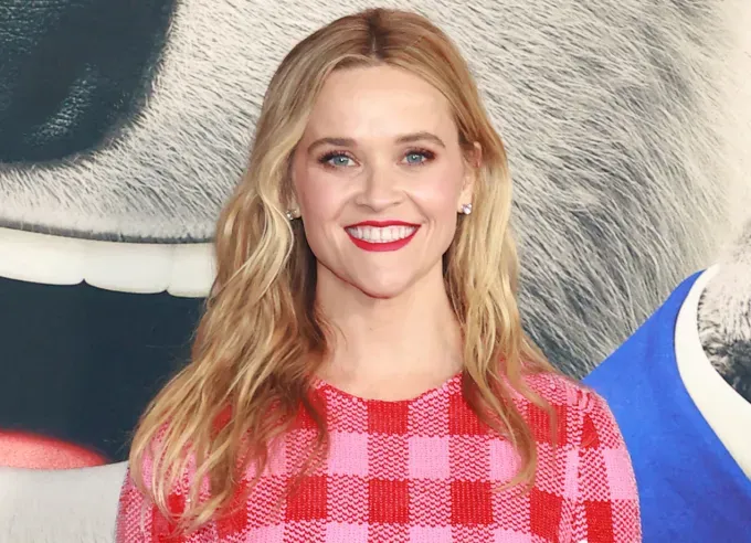 reese witherspoon hair 18' fetchpriority='auto' title='Reese Witherspoon Hairstyles: From Brunette Curls to Pixie Haircuts