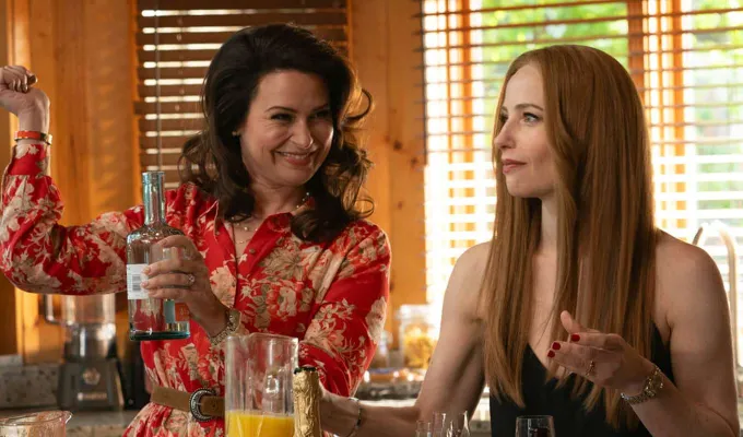 2 fde82a' fetchpriority='auto' title='Why Katie Lowes from ’The Hunting Wives’ Looks So Familiar (I Really Should’ve Seen it Sooner)