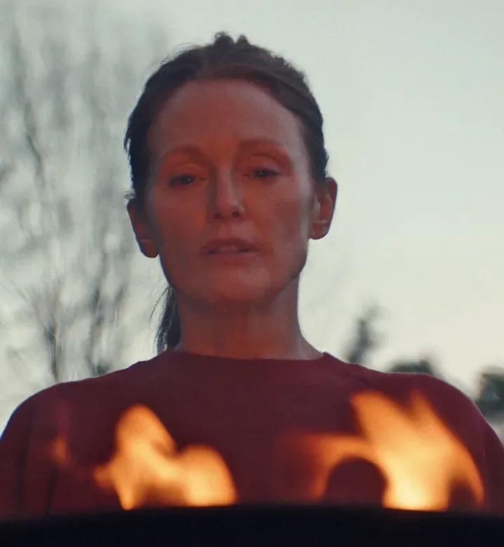 A 3 csavarás ebben az új Julianne Moore -thrillerben a képernyőre ragasztott