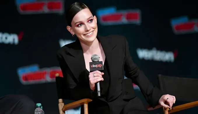 victoria pedretti you love quinn' fetchpriority='auto' title='Who Is Victoria Pedretti (aka Love Quinn in Netflix’s ‘You’)?