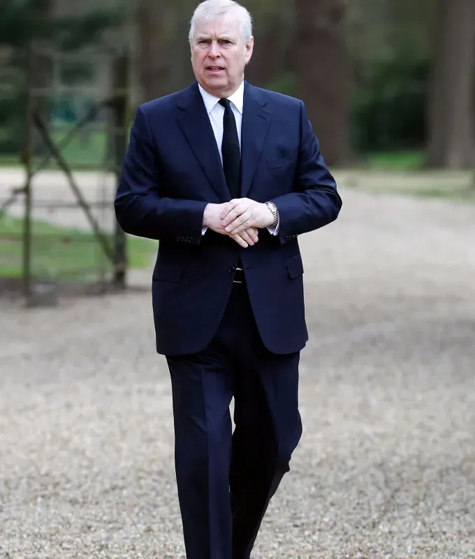 Prince Andrew CAT' fetchpriority='auto' title='What Was Queen Elizabeth’s Height? Royal Family Members’ Heights from Tallest to Shortest