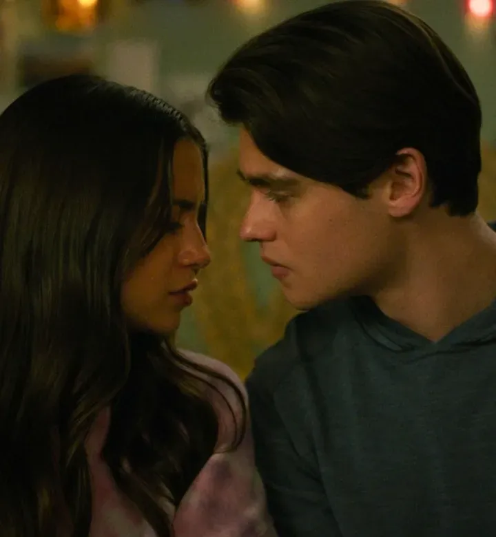 'Kilpikonnat kokonaan alas' on välttämätöntä John Greenin The Frly in Stars -faneille