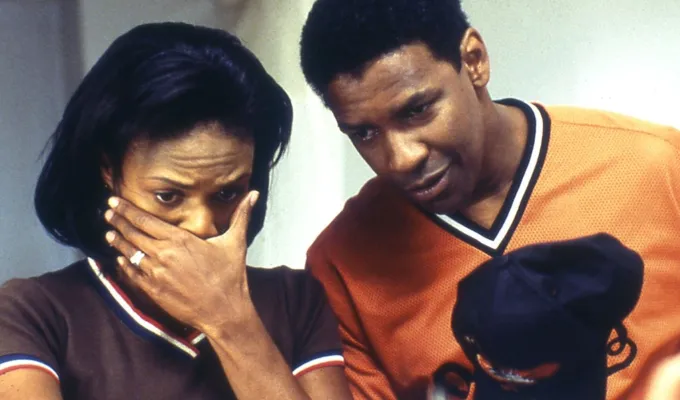 john-q-film-review-denzel-washington-kimbery-elise' fetchpriority='auto' title='This Denzel Washington Thriller Is So Good It Should’ve Been the One to Get Him His First Leading Man Oscar