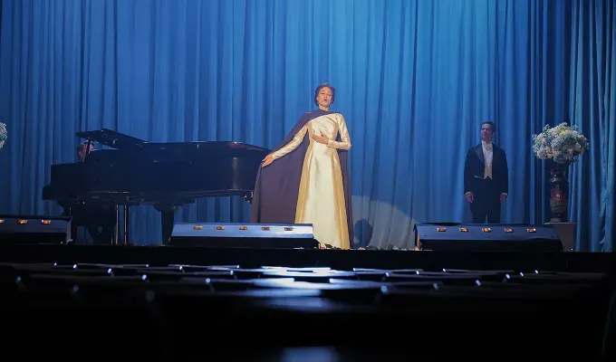 maria netflix review angelina jolie singing' fetchpriority='auto' title='Angelina Jolie’s Performance in Netflix’s ‘Maria’ Is Captivating Convincing & Worthy of an Oscar