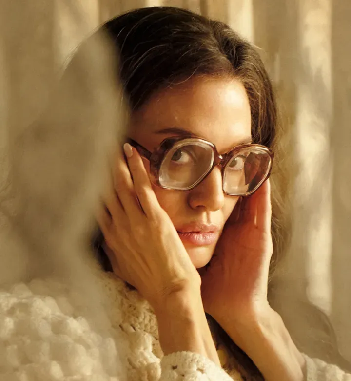 maria netflix review' fetchpriority='high' title='Angelina Jolie’s Performance in Netflix’s ‘Maria’ Is Captivating Convincing & Worthy of an Oscar