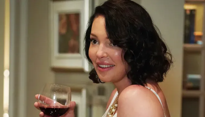 firefly lane cast katherine heigl' fetchpriority='auto' title='Does the ‘Firefly Lane’ Cast Look Familiar? Here’s Where You’ve Seen Them Before