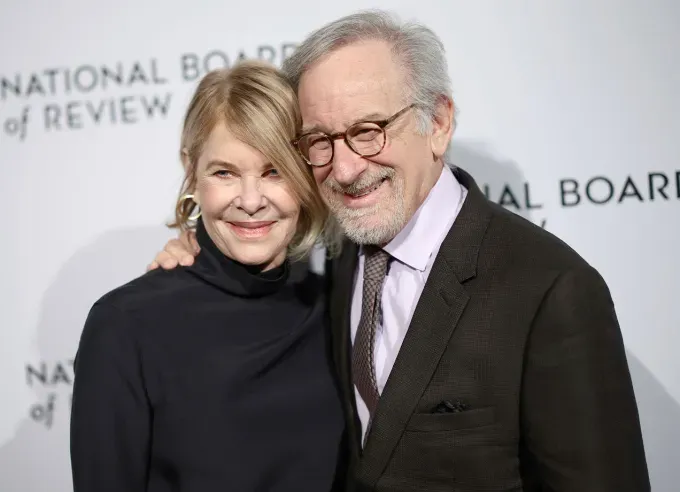 Erlauben Sie uns, Steven Spielbergs Frau Kate Capshaw vorzustellen