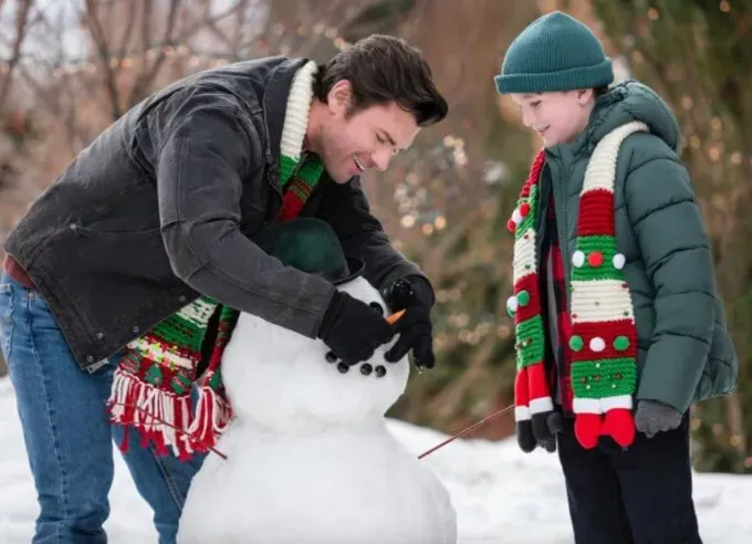 best hallmark christmas movies checkin' fetchpriority='auto' title='The 42 Best Hallmark Christmas Movies to Stream Right Now