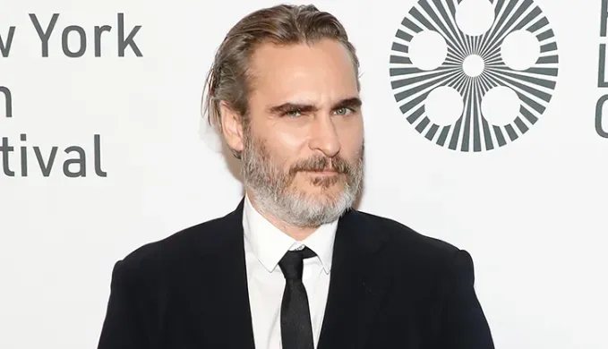 joaquin phoenix joker net worth' fetchpriority='auto' title='Everything We Know About Joaquin Phoenix’s Net Worth (Including His ‘Joker’ Paycheck)