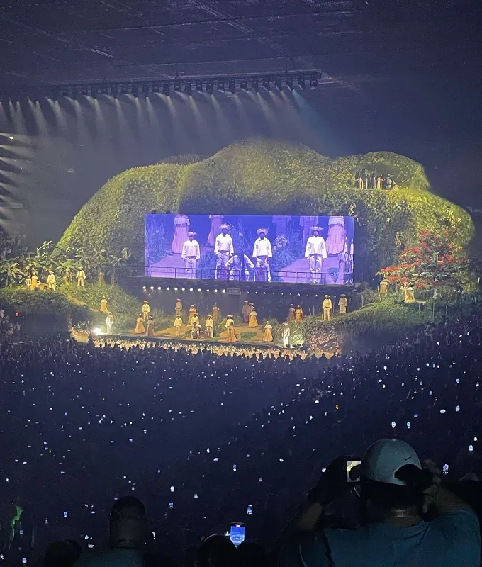 bad bunny concert review: bad bunny concert in san juan puerto rico' fetchpriority='auto' title='I Went to Puerto Rico for Bad Bunny’s DeBí TiRAR Más FOToS Show (& It Was More Moving Than Expected)