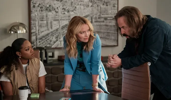 the lincoln lawyer season 3 review netflix' fetchpriority='auto' title='‘The Lincoln Lawyer’ Premiere Sets the Stage for a Wild Season 3 (& It Already Feels *Personal*)