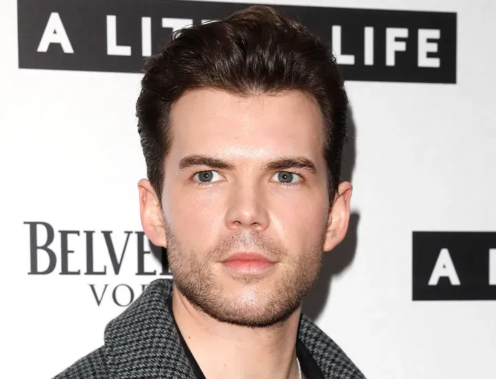 Alles, was wir über Bridgerton -Star Luke Newtons Dating -Geschichte wissen