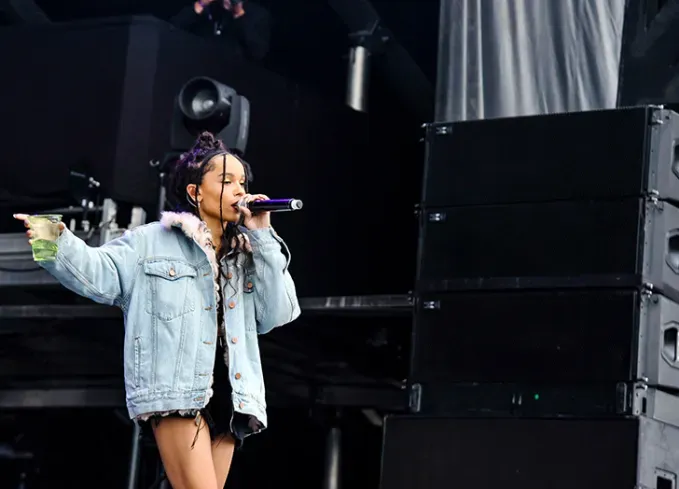 zoe kravitz singing' fetchpriority='auto' title='Zoë Kravitz’s Net Worth Is Bonkers and That’s No (Big Little) Lie