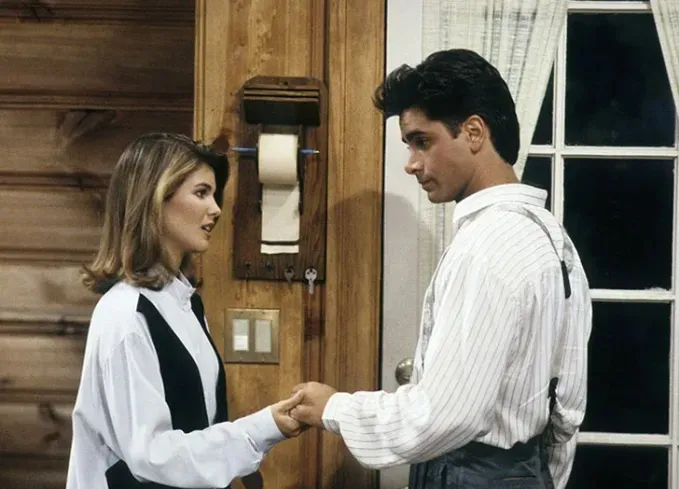 best tv couples jesse and becky' fetchpriority='auto' title='The 55 Best TV Couples of All Time Including ‘Stranger Things’ ‘The Office’ & More