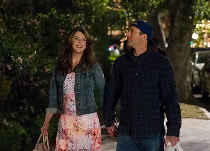 best tv couples luke and lorelai' fetchpriority='auto' title='The 55 Best TV Couples of All Time Including ‘Stranger Things’ ‘The Office’ & More