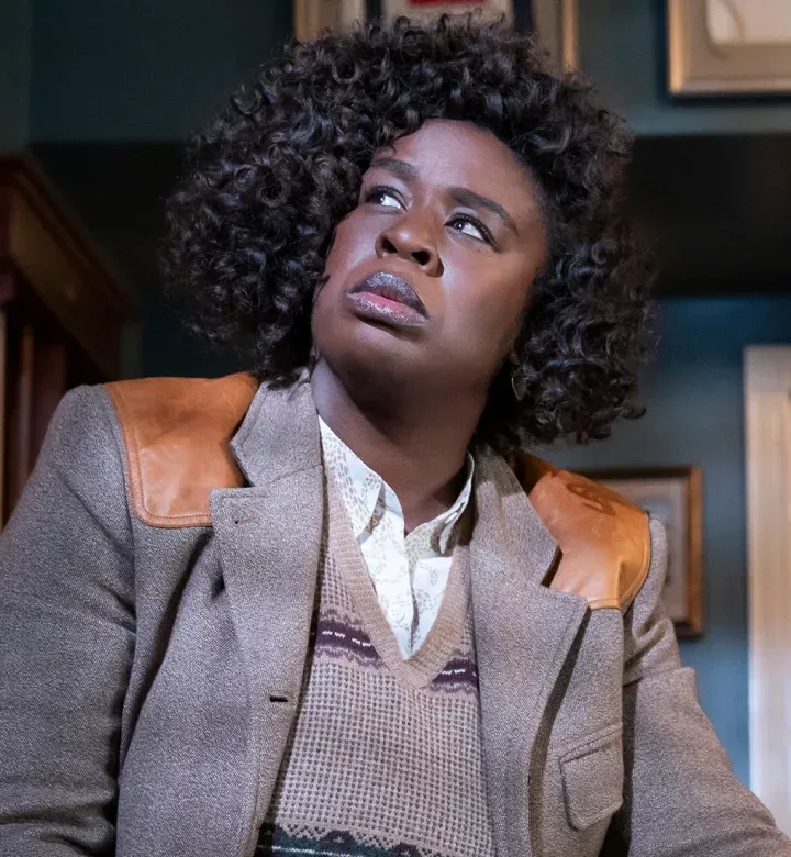 „Uzo Aduba“ neabejotinai pavogė pasirodymą „Netflix“ „The Residence“