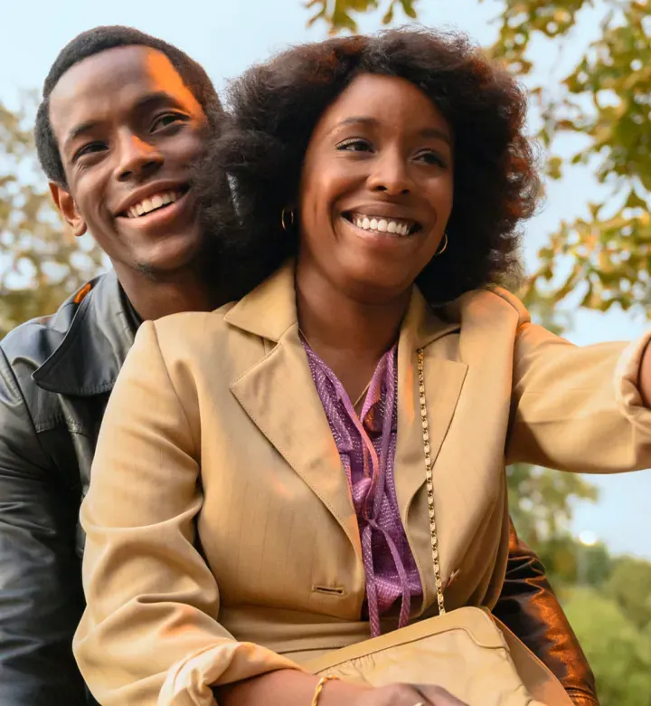 30 no labākajām romantiskajām filmām galvenajā videoklipā, sākot no “Sylvie’s Love” līdz “Lielais slims”