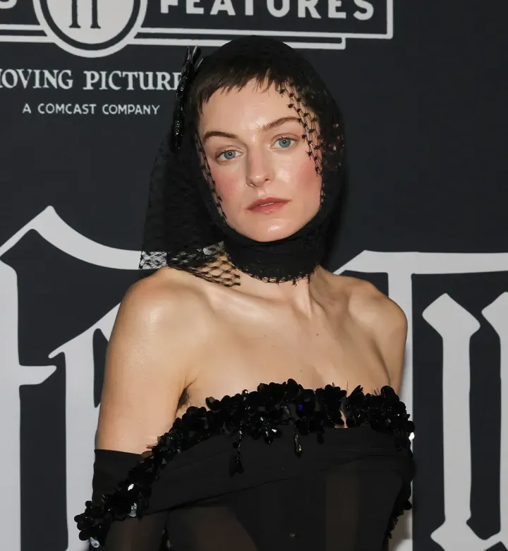 Es tut mir leid, aber Idk, wie ich Emma Corrin als Elizabeth Bennet in der neuen Serie Pride and Prejudice fühle