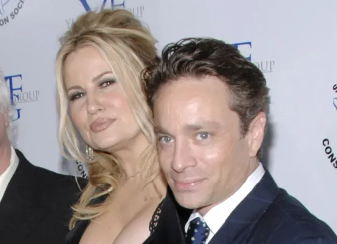 jennifer coolidge chris kattan' fetchpriority='auto' title='What We Know About ‘White Lotus’ Star Jennifer Coolidge’s Dating History
