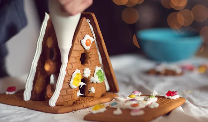fun-things-to-do-on-christmas-gingerbread-house' fetchpriority='auto' title='23 Fun Things to Do on Christmas Day in 2024