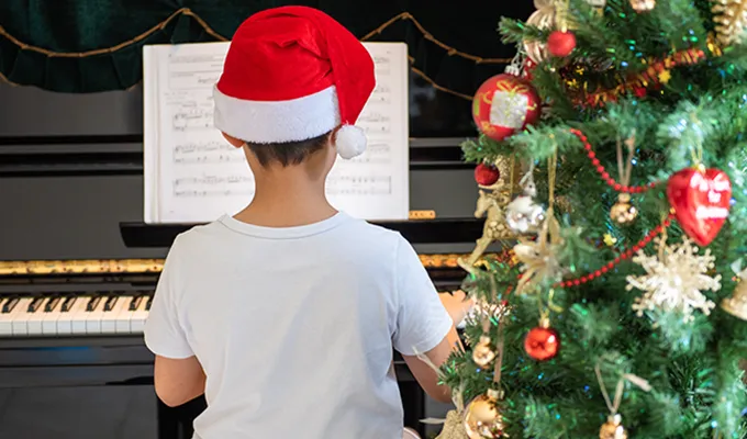 fun-things-to-do-on-christmas-perform-recital' fetchpriority='auto' title='23 Fun Things to Do on Christmas Day in 2024